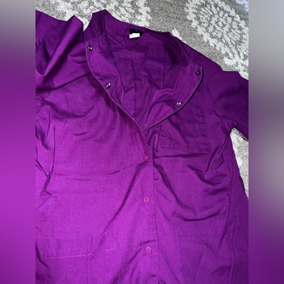 ⭐️Barco Uniforms, purple long sleeve scrub top, size Small. Great condition⭐️ - Picture 5 of 14